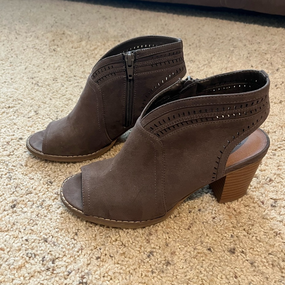 Sonoma Good For Life Ankle Bootie Size 6.5 Medium Brown/Gray Color